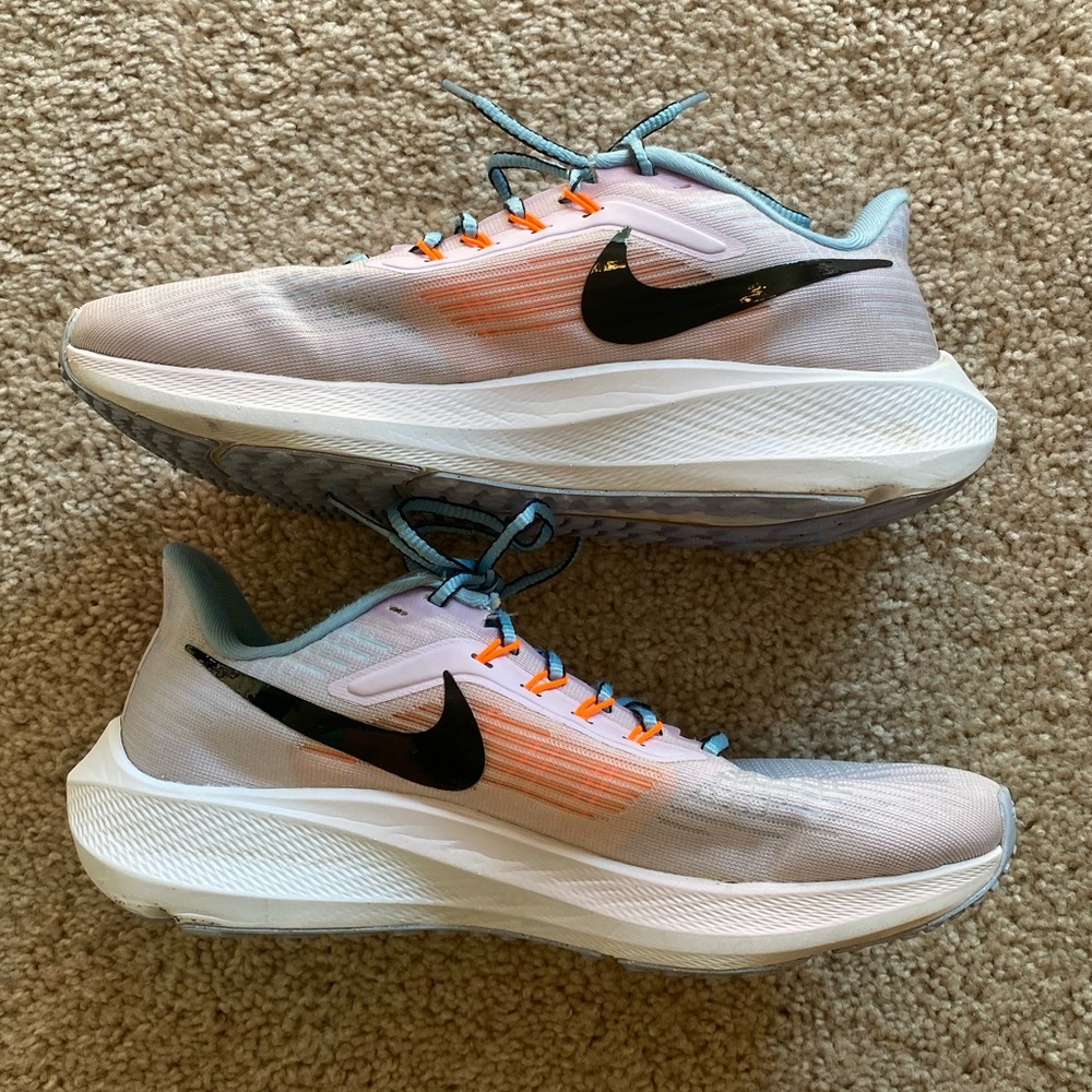 Nike Women's White Multi-Color Running Sneakers - Picture 3 of 10
